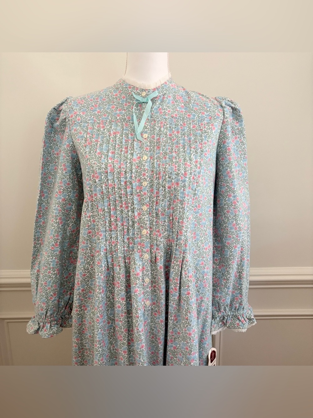 Vintage NWT Floral Nightgown in Light Blue and Pink - Picture 5 of 16